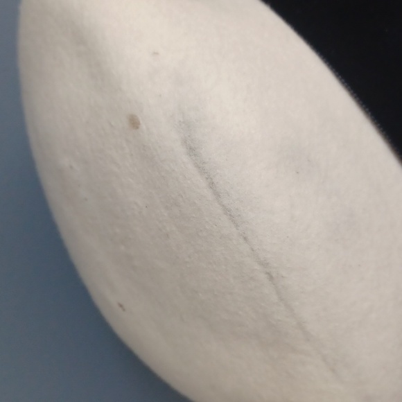 Eric Javits Cream Wool Beret with Black Velvet Flower Trim - Picture 6 of 15